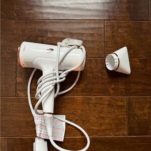T3 Cura Luxe Hair Dryer